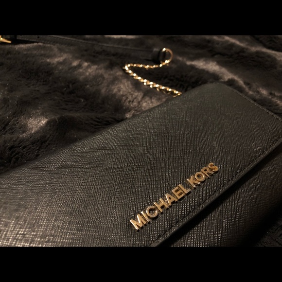 Michael Kors cross body wallet - Picture 1 of 4